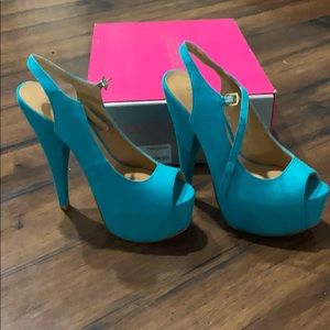 Shoedazzle Elle Turquoise Heels size 6